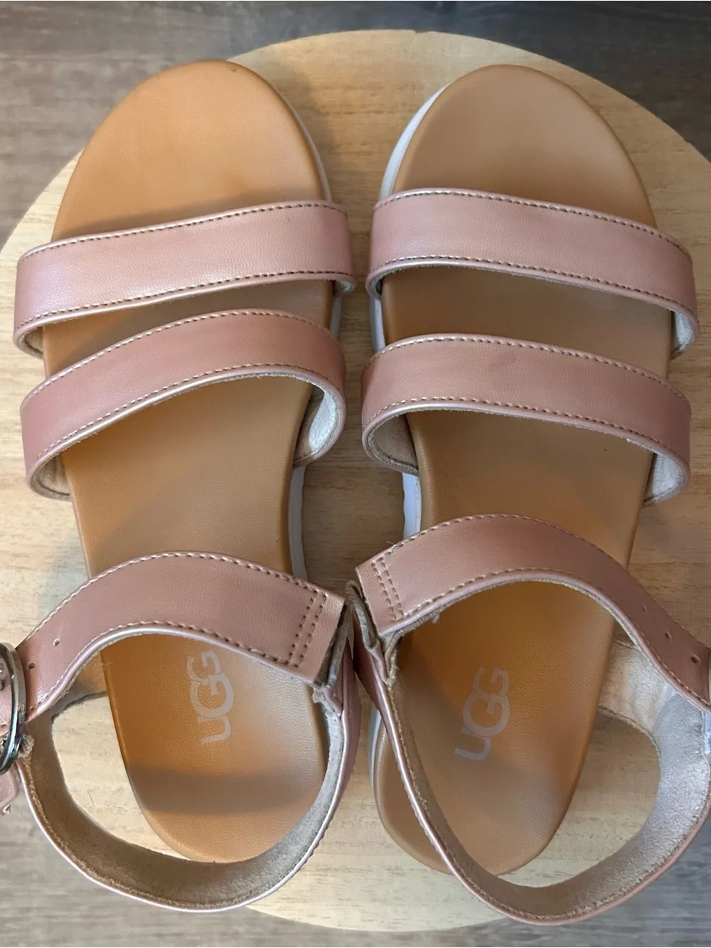 UGG GIRLS LEATHER SANDALS